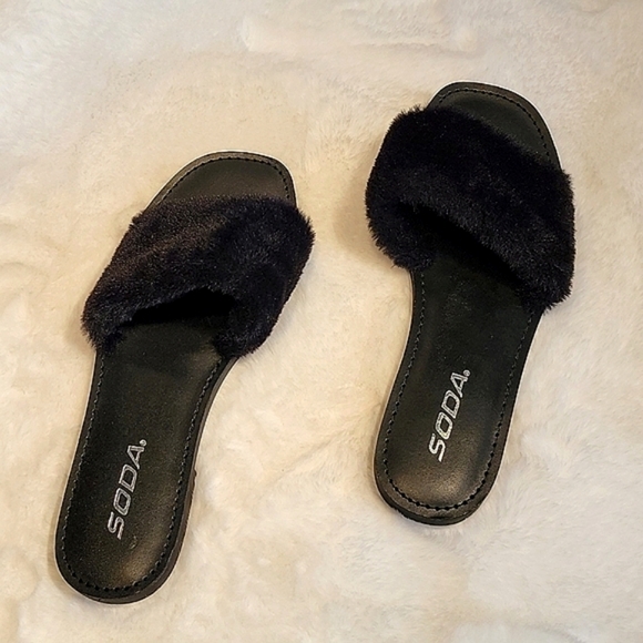 SODA ♡ Sweet-Cute 'n Sexy Black Faux Fur Flat Slip On Slippers 6 - Picture 3 of 17